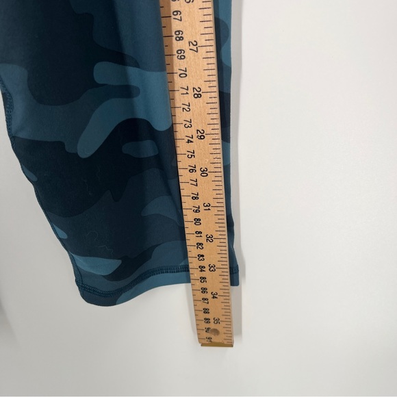 Powerhold by Fabletics blue camo leggings size XL - Picture 5 of 7
